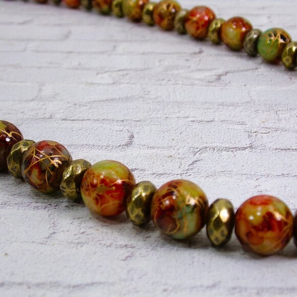 Red and green multi color glass bead necklace mixed with burnished gold beads - Picture 5 of 12